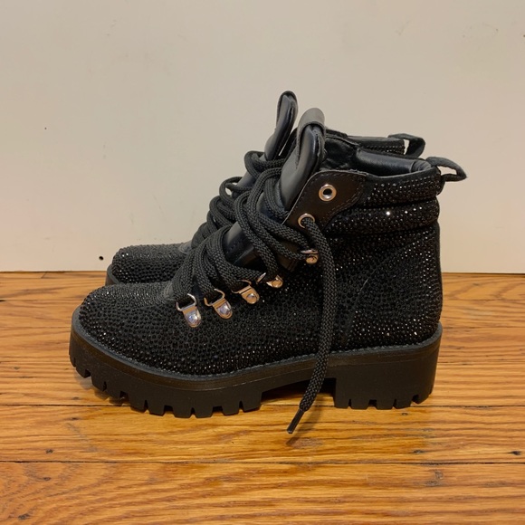 buzzer boot steve madden